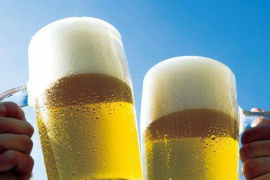 啤酒股全线暴涨，青岛啤酒、重庆啤酒股价创历史新高