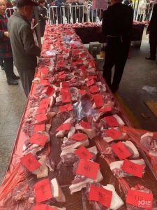 银行送猪肉:存1万送1斤,一天送出上千份 银行 第2张-贝它财经